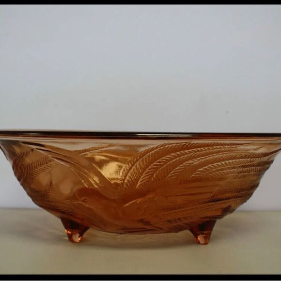 footed bowl glass with raised birds - Picture 1 of 5